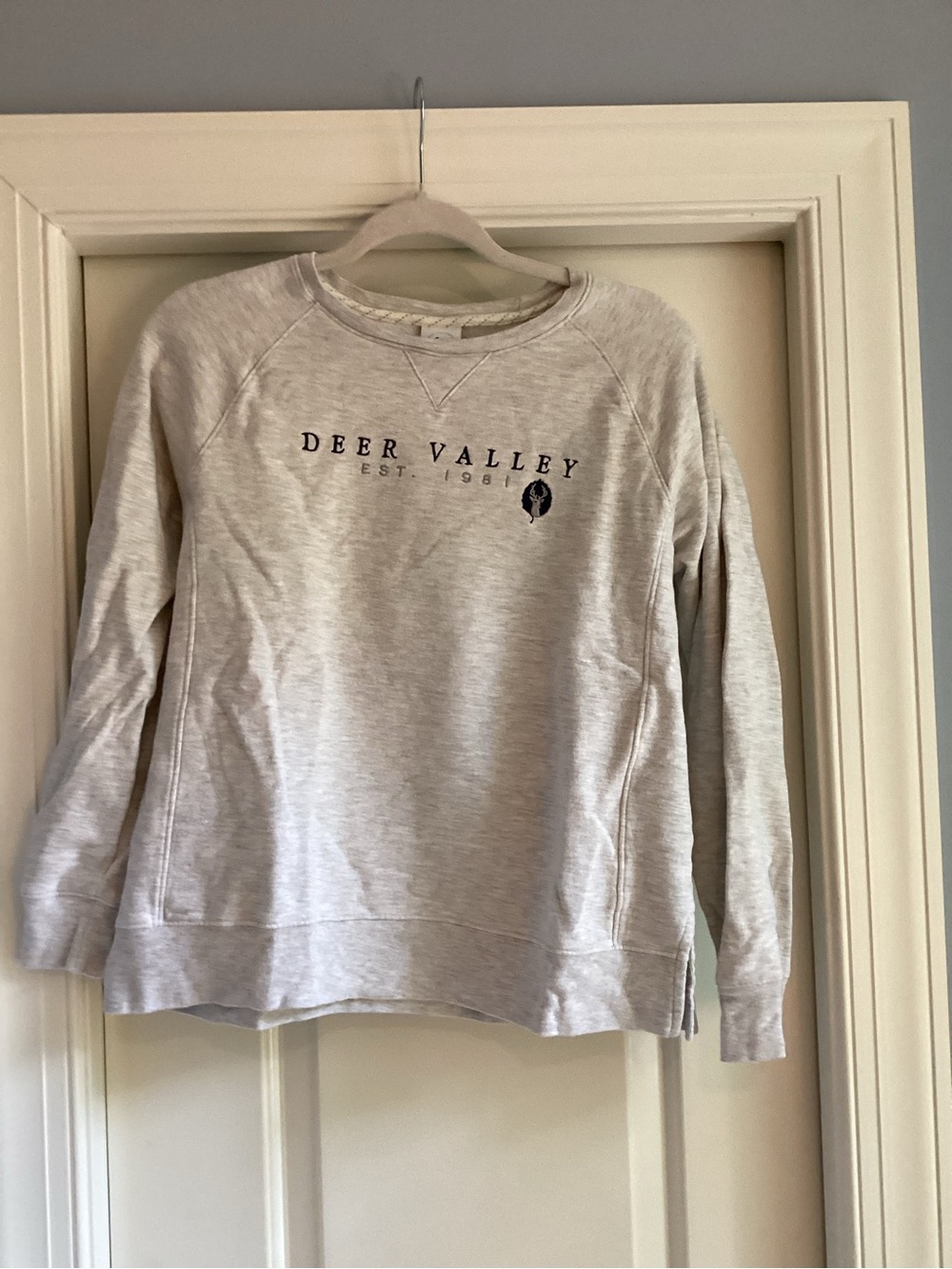 Deer Valley Cream Crewneck Pullover Lightweight Sweatshirt
